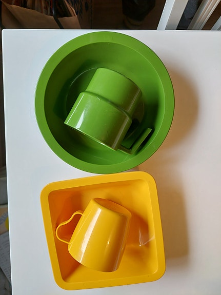 Vanhat Sarvis mukit ja lautaset