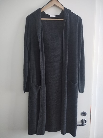 Hupullinen ohut neuletakki, S