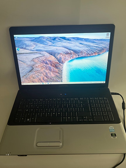 Presario kannettava tietokone 17,3 ” musta/harmaa
