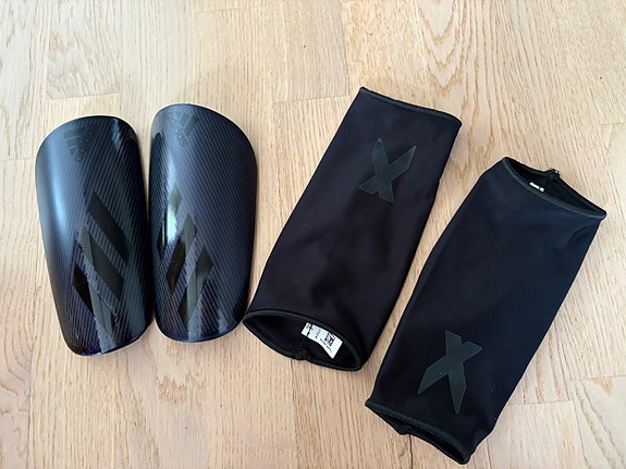 Adidas säärisuojat (S)