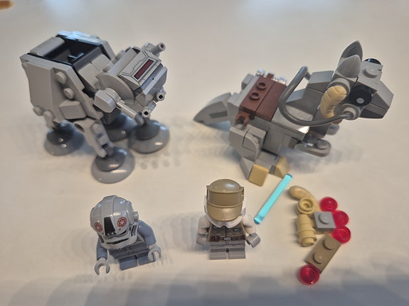 LEGO Star Wars hahmot ja ajoneuvot 75298