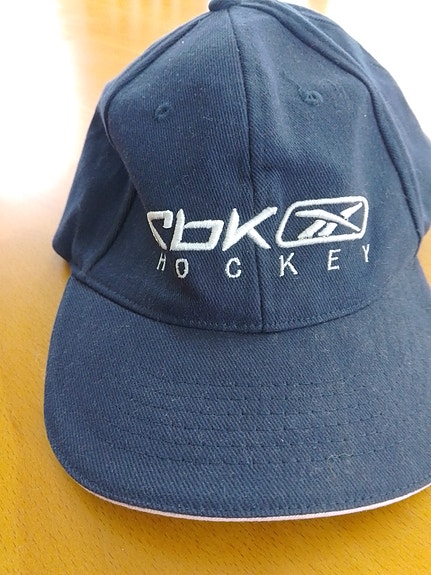 Reebok hockey lippis