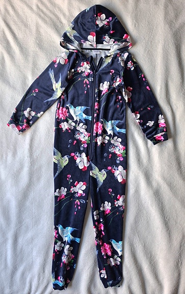 Jumpsuit koko 134