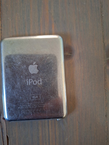 Apple iPod 4GB hopea