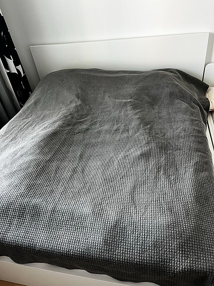 IKEA Malm sänky neljällä vetolaatikolla