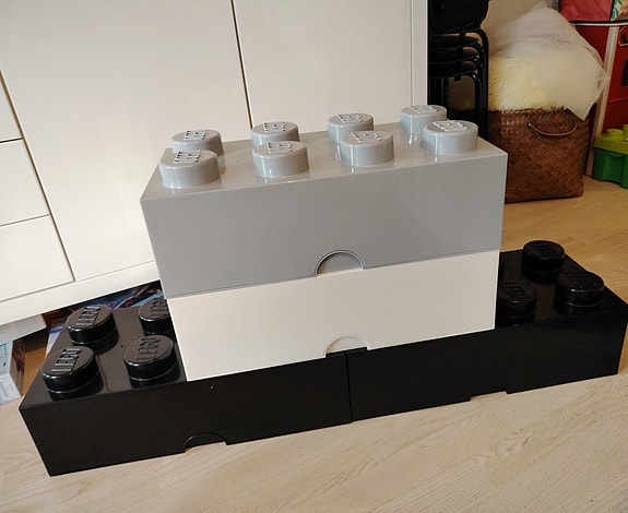 LEGO säilytyslaatikot palikan muotoiset 2x musta, harmaa ja valkoinen