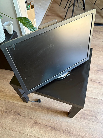 HP 24" näyttö