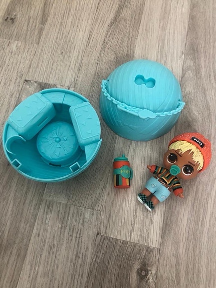 L.O.L. Surprise nukke ja pallo