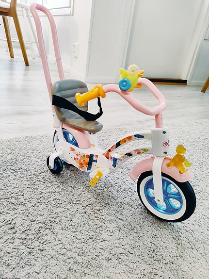 Baby Born kolmipyörä työntöaisalla