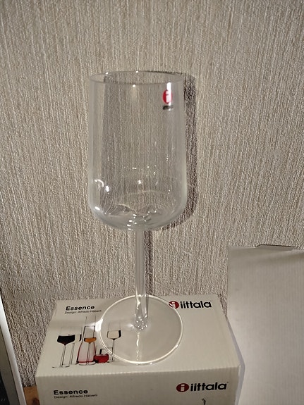 Iittala Essence viinilasit kirkas 4kpl