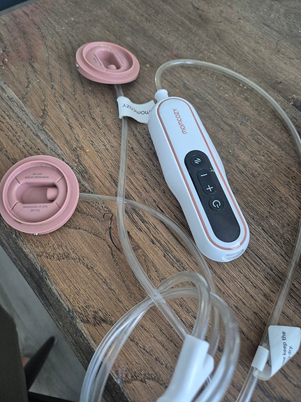 momcozy sähkökäyttöinen rintapumppu ja keräyskupit