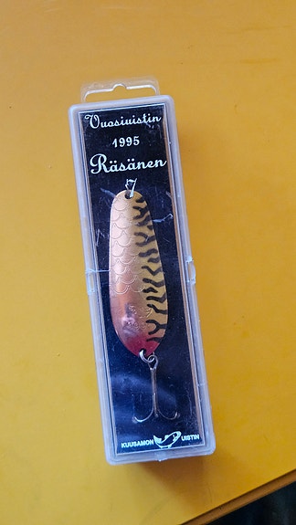 Kuusamon Uistin Räsänen 7 vuosiuistin 1995 lusikkauistin