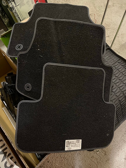 Audi QA5 kangasmatot musta 3 kpl