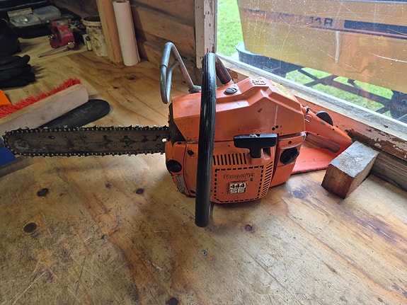 Husqvarna 444 moottorisaha
