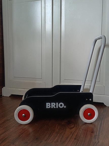 BRIO kävelyvaunu musta