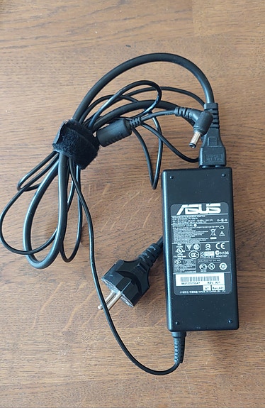 Asus laturi