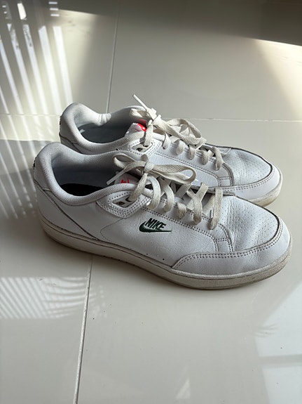 Niken valkoiset tennarit 42