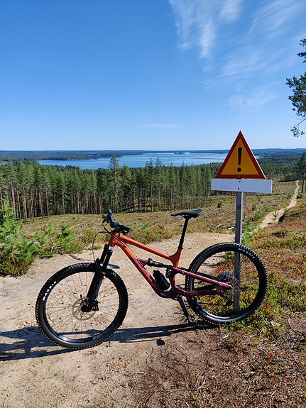 Canyon Spectral 125 AL 5 täysjousitettu 29" koko M