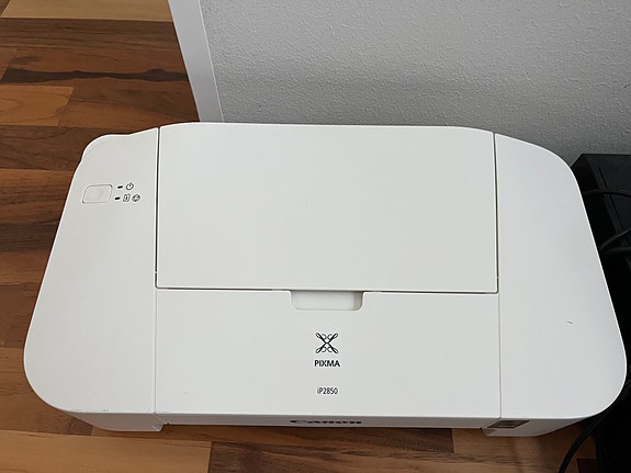 HP pöytätietokone ja oheislaitteet