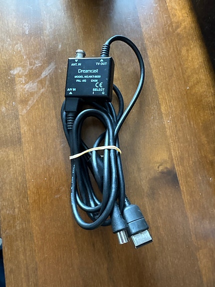 Sega Dreamcast RF-modulaattori ja kaapeli