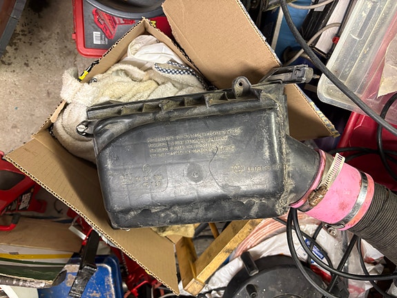 Opel Kadett E GSI (1.8 koneeseen ) ilmanputsari