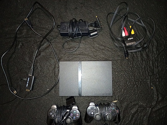 Playstation 2 Slim + setti (Guitar Hero, HDMI -adapteri, pelejä)