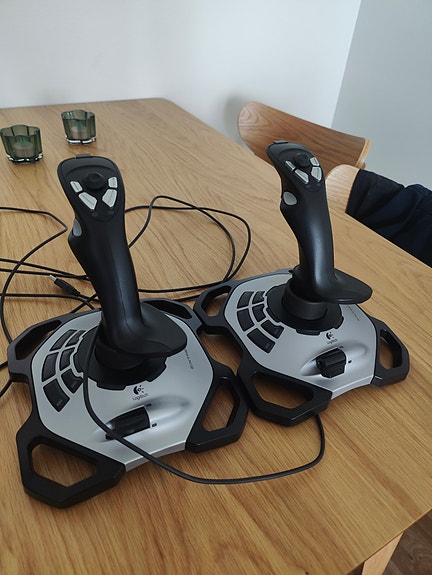 2x Logitech G X3D Pro joystick