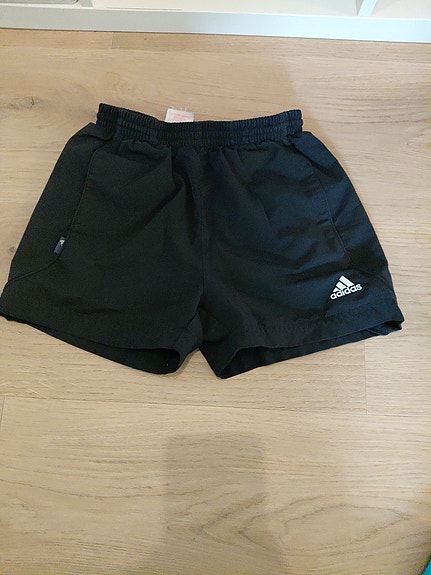 Adidas shortsit