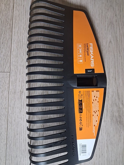 Fiskars Solid lehtiharavan lapa M