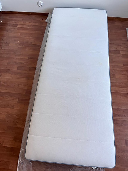 IKEA patja yhden hengen sänkyyn