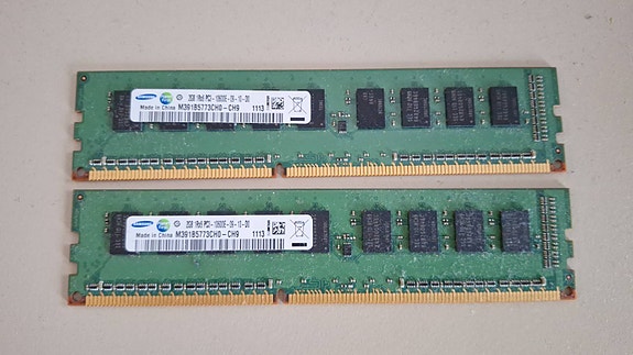 DDR3 2x 2gb ram-muistit palvelimeen.