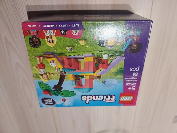 2 pakettia legoja