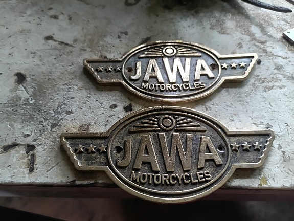Jawa Motorcycles messinkiset merkit / logot