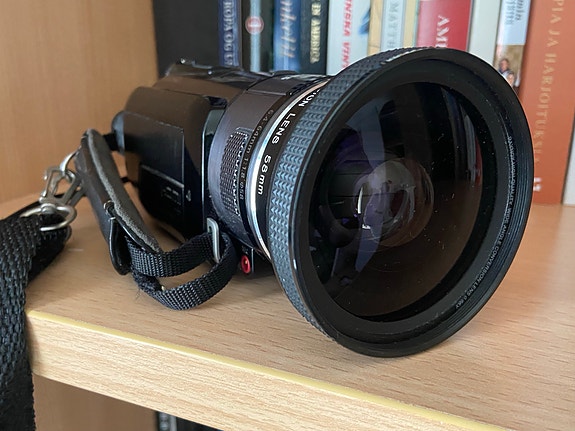Raynox HD-6600 Pro 0.66x linssi ja pikkuvikainen Canon Legria HFS100 videokamera