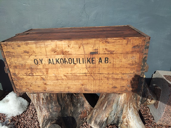 Oy Alkoholiliike AB pullolaatikko