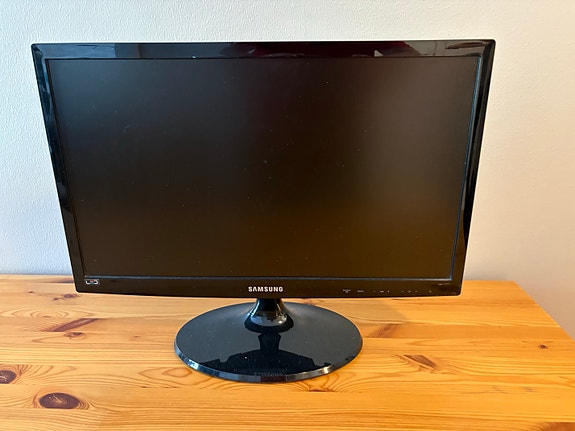 Samsung 22" näyttö / tietokonenäyttö musta