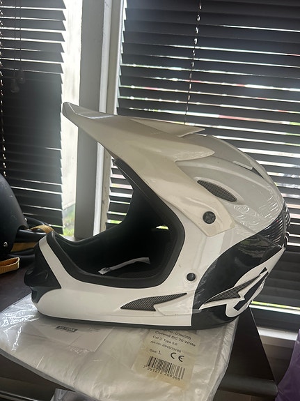 Sixsixone motocross kypärä