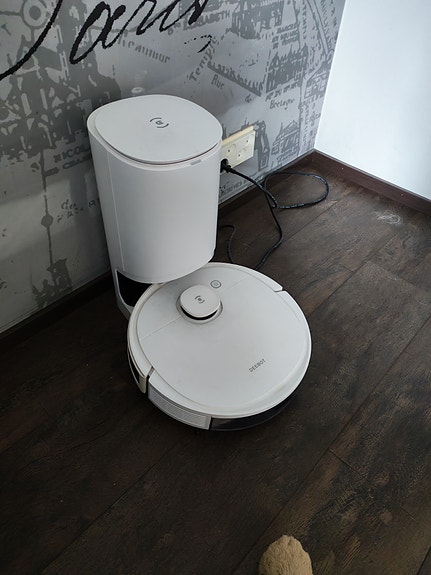 Ecovacs Deebot Ozmo N8 Pro+ robotti-imuri tyhjennysasemalla