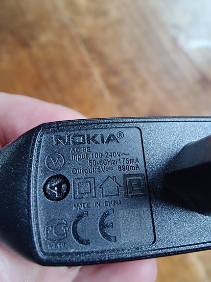 Nokia laturi AC-8E