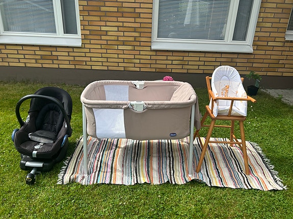 Chicco matkasänky, puinen syöttötuoli, turvaistuin