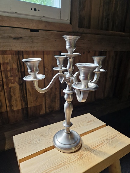 Metallinen kynttilänjalka