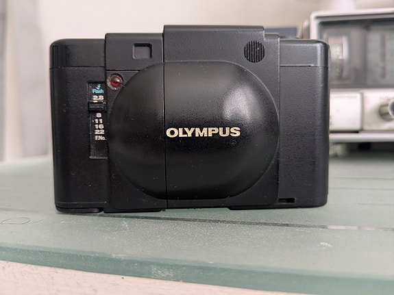 Olympus XA filmikamea