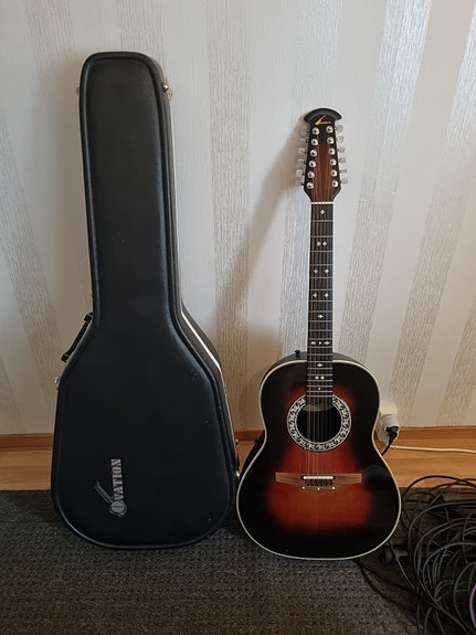 Ovation 12 kielinen