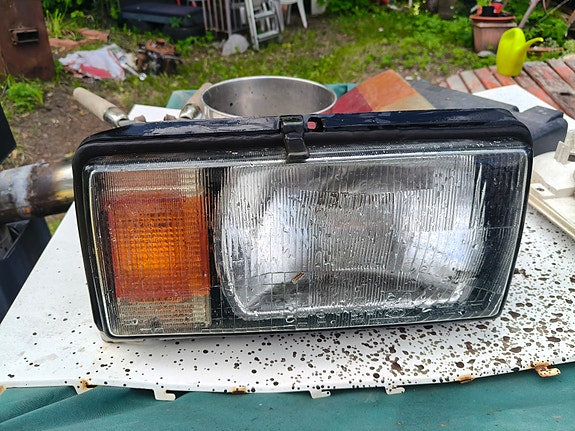 Lada etuvalo / ajovalo oikea