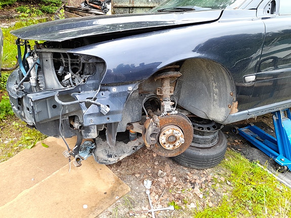Volvo V70 D5  varaosat farmari