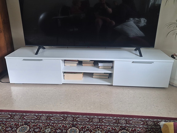 Valkoinen tv-taso