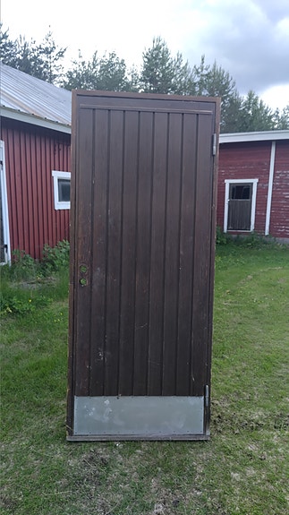 9x21 ulko-ovi karmeineen