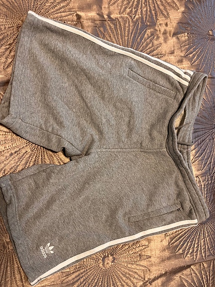Miesten Adidas collegeshortsit