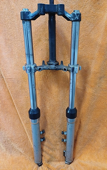 Yamaha AS3 125 / RD125 etujousitus