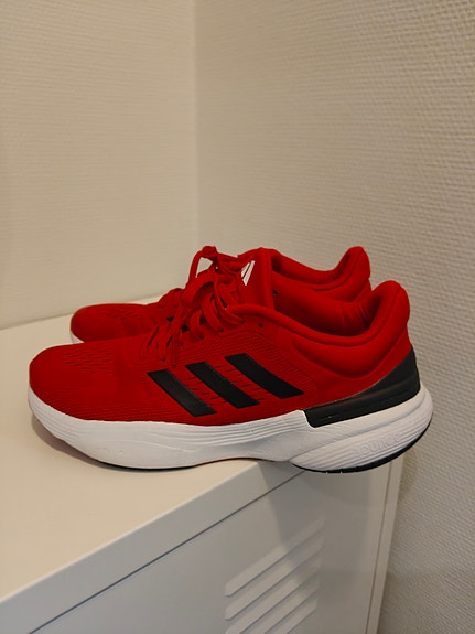 Adidas -lenkkarit koko 44